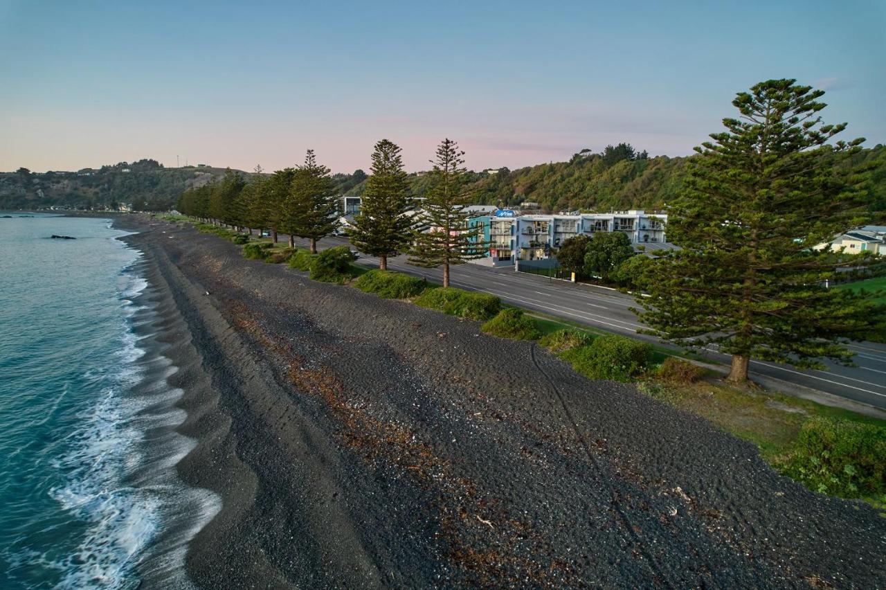 Waves On The Esplanade Apartment *