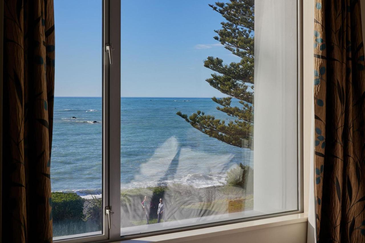 Waves On The Esplanade Apartment